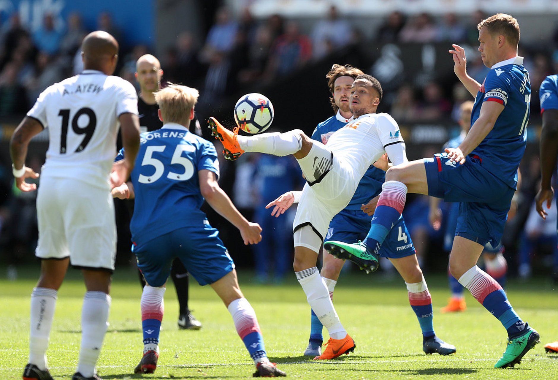 卢森堡队在足球比赛中取得惊人胜利