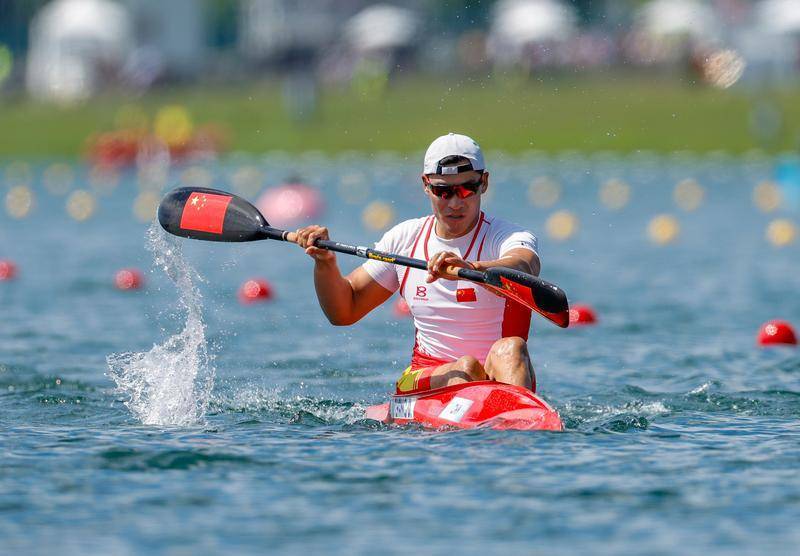 关于皮划艇比赛中，中国选手稳操胜券，夺冠在望的信息