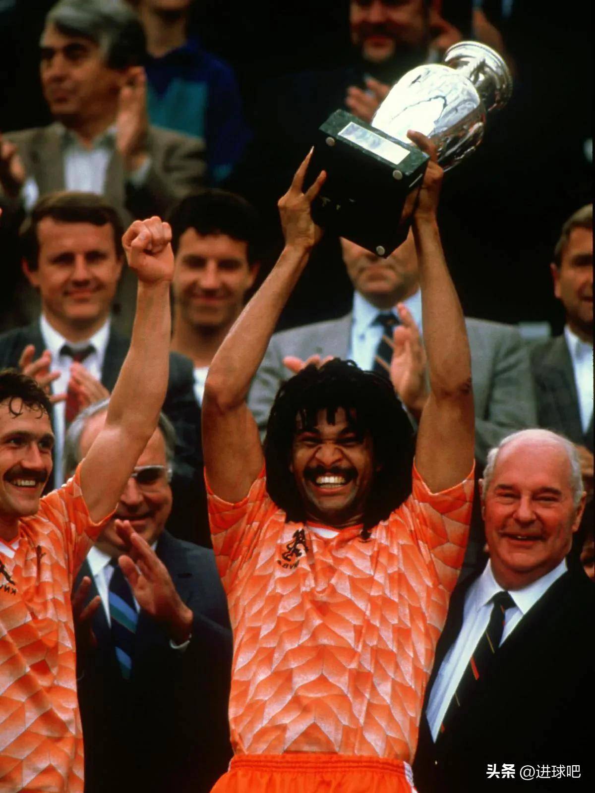 荷兰球队在洲际杯赛中大放异彩