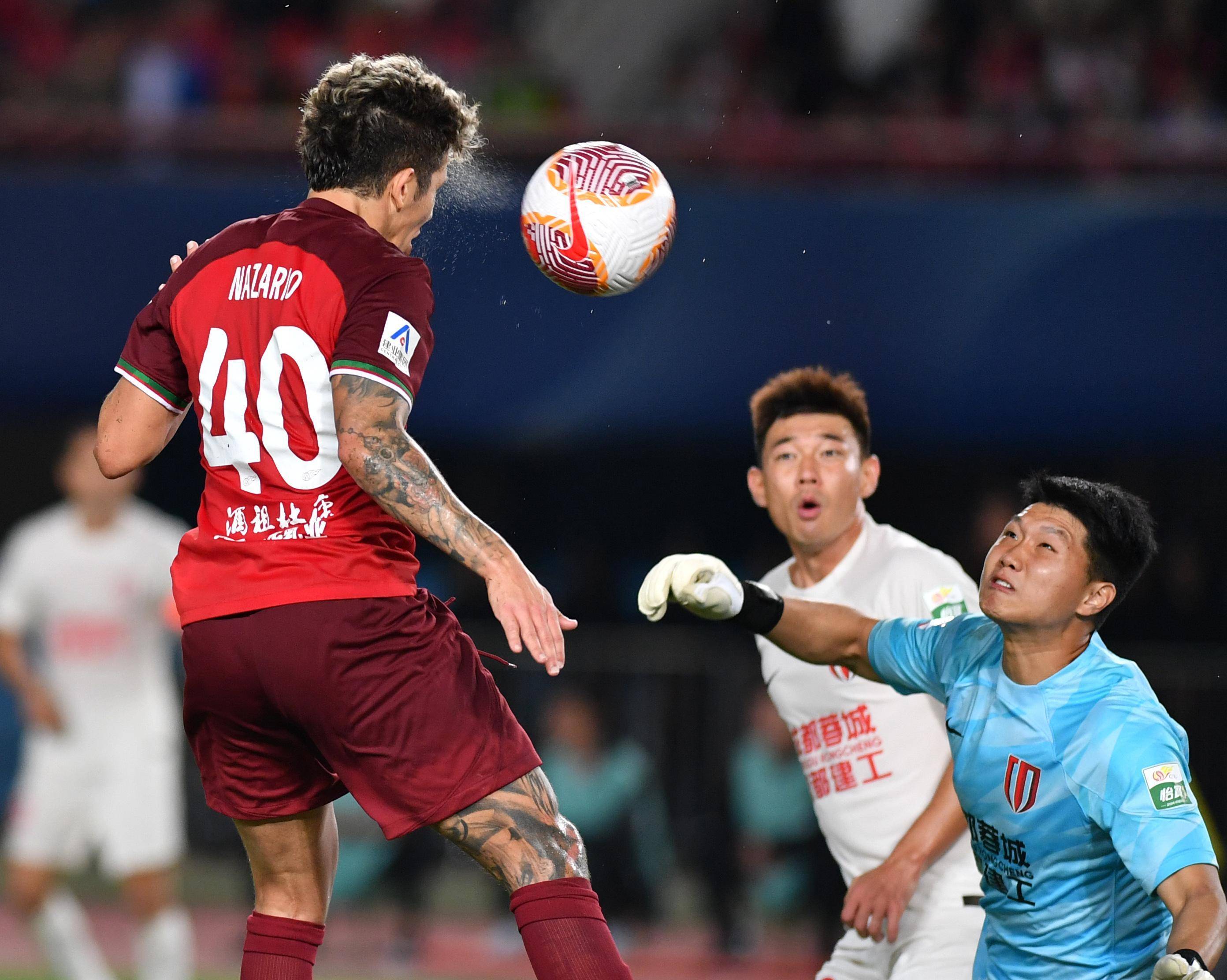 包含超过预期的比赛表现，球员们展现实力的词条