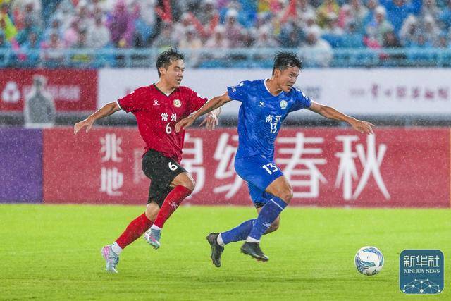 PG电子游戏-本土足球联赛球队气势汹汹，球员表现出色