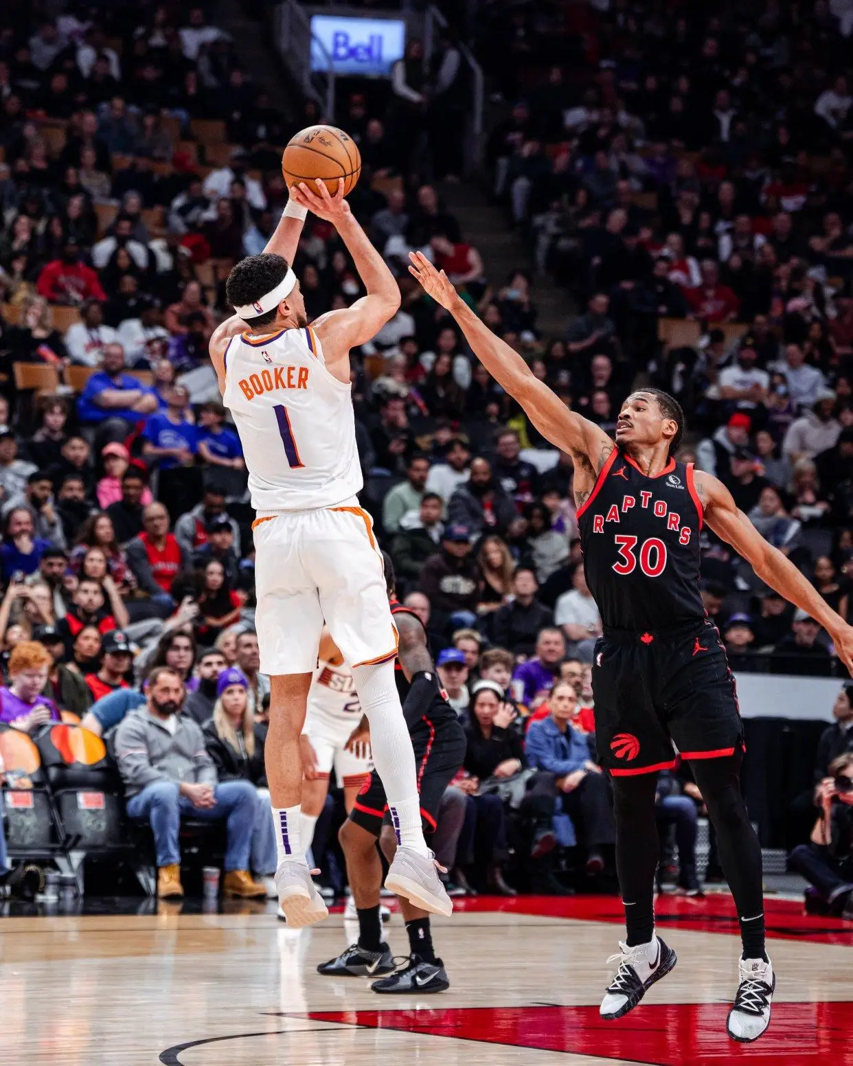 关于太阳队后卫连续场得分超过分的信息