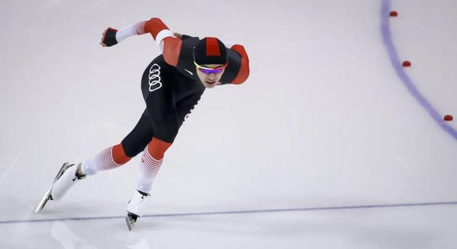 PG平台-汉诺威球员奋力冲刺，赢得胜利