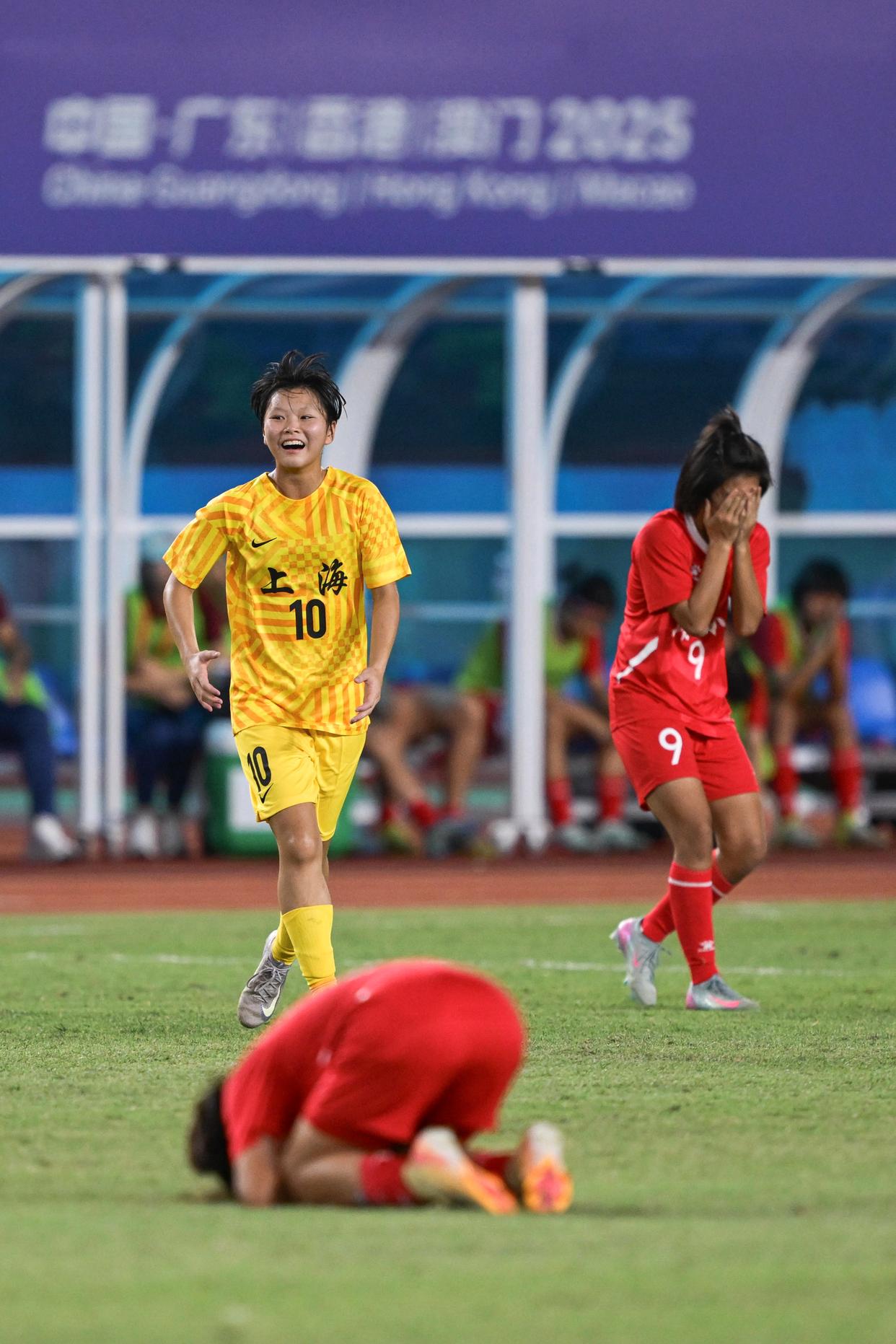 集结号角！女子足球队矢志夺冠！