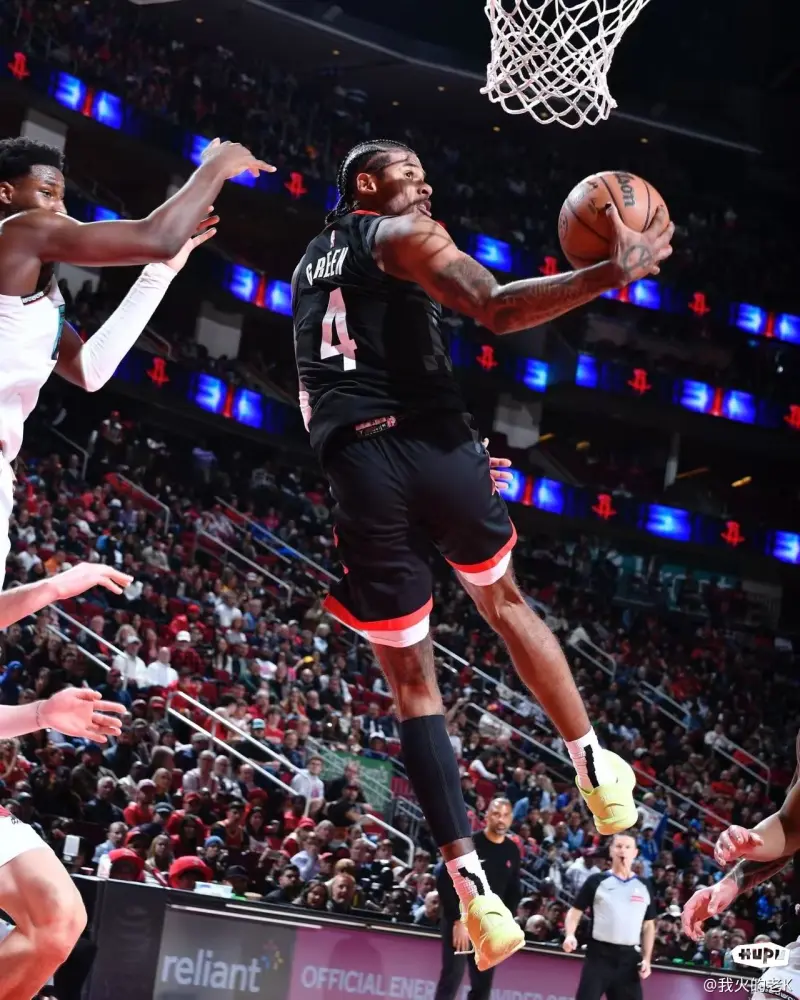 小牛队大胜掘金，晋级西部半决赛