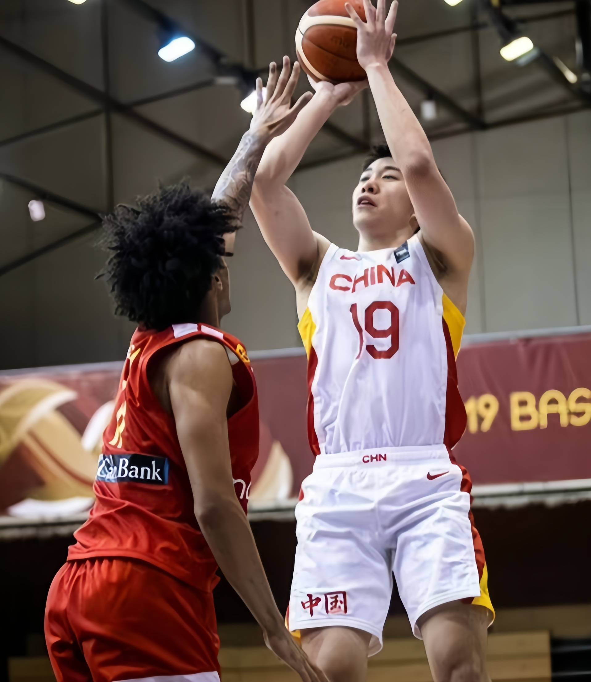 本土球员脱颖而出，助球队连胜保持领先优势