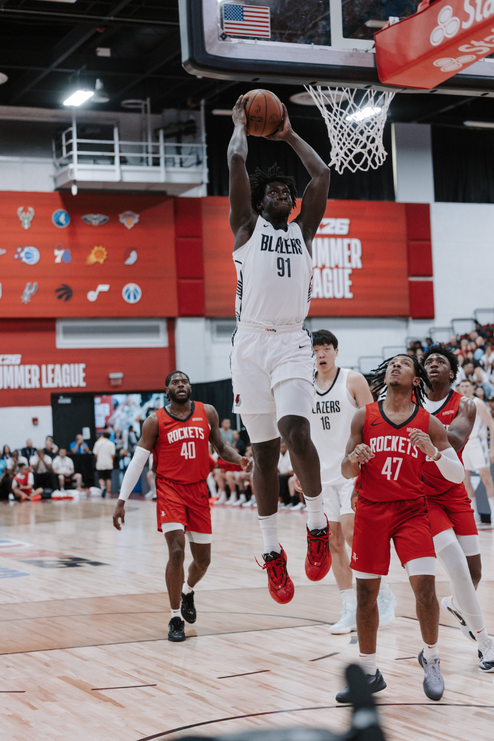 开拓者全队团结一心赢得比赛的简单介绍