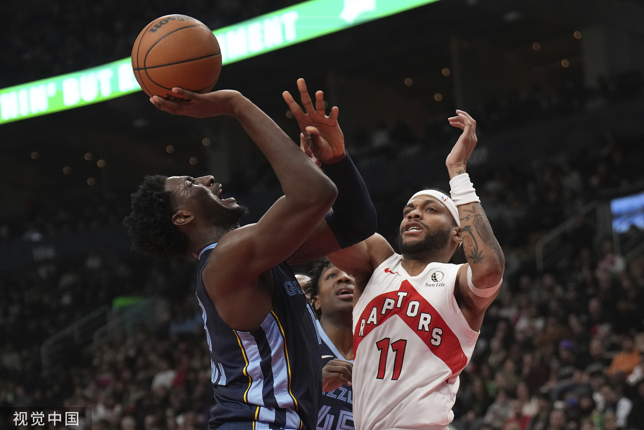 猛龙客场击败太阳保持不败