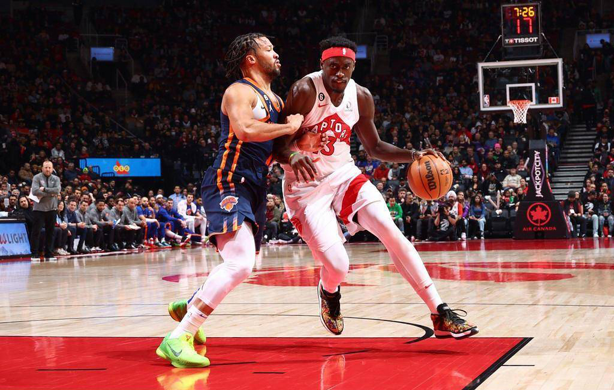 猛龙队主场不敌尼克斯队