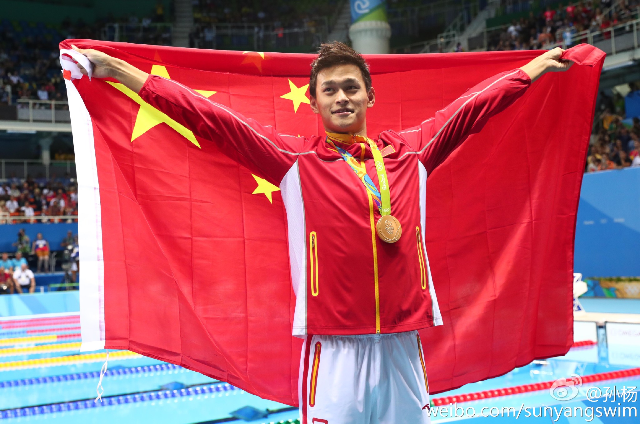 南非游泳健将力压群雄，夺得金牌