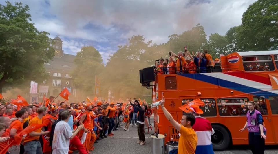 关于汉堡队客场险胜，反击让球迷惊叹的信息