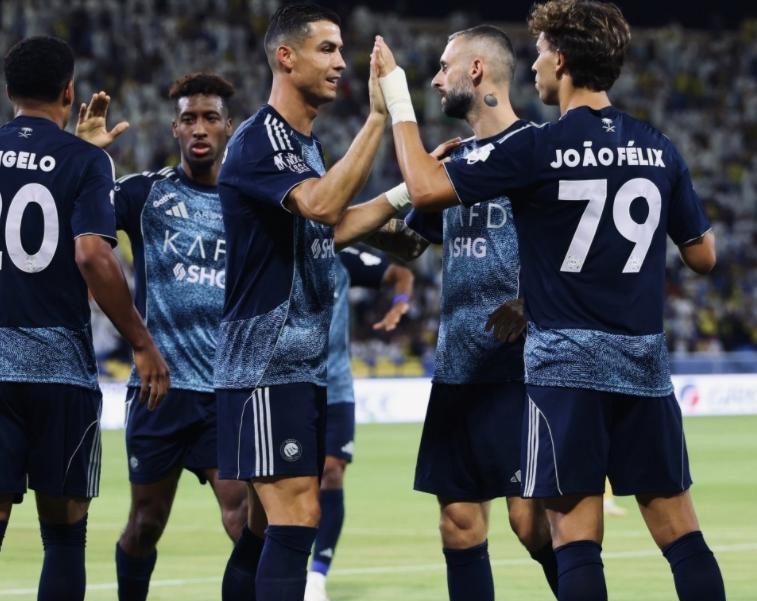 沙特球队豪取连胜，领跑小组