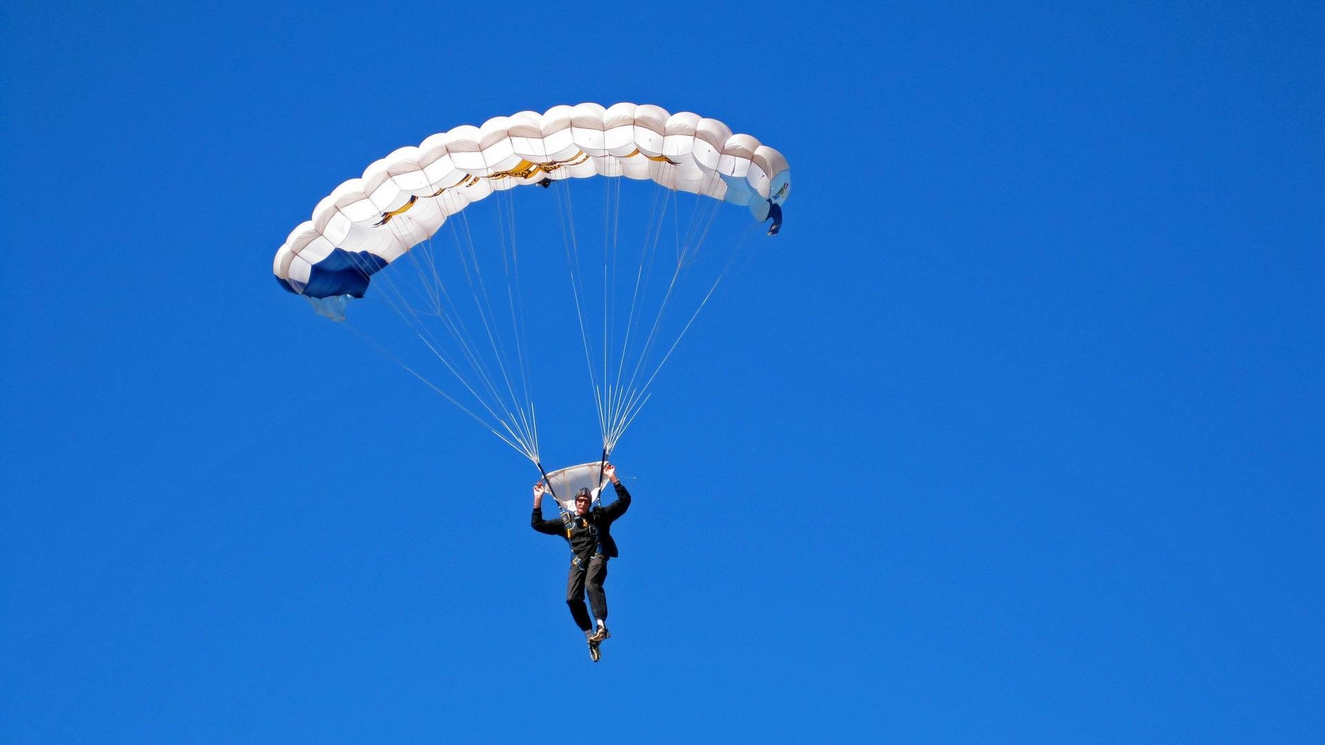 双面纯粹，当巴斯克灵魂与英格兰铁腰重塑足球定义