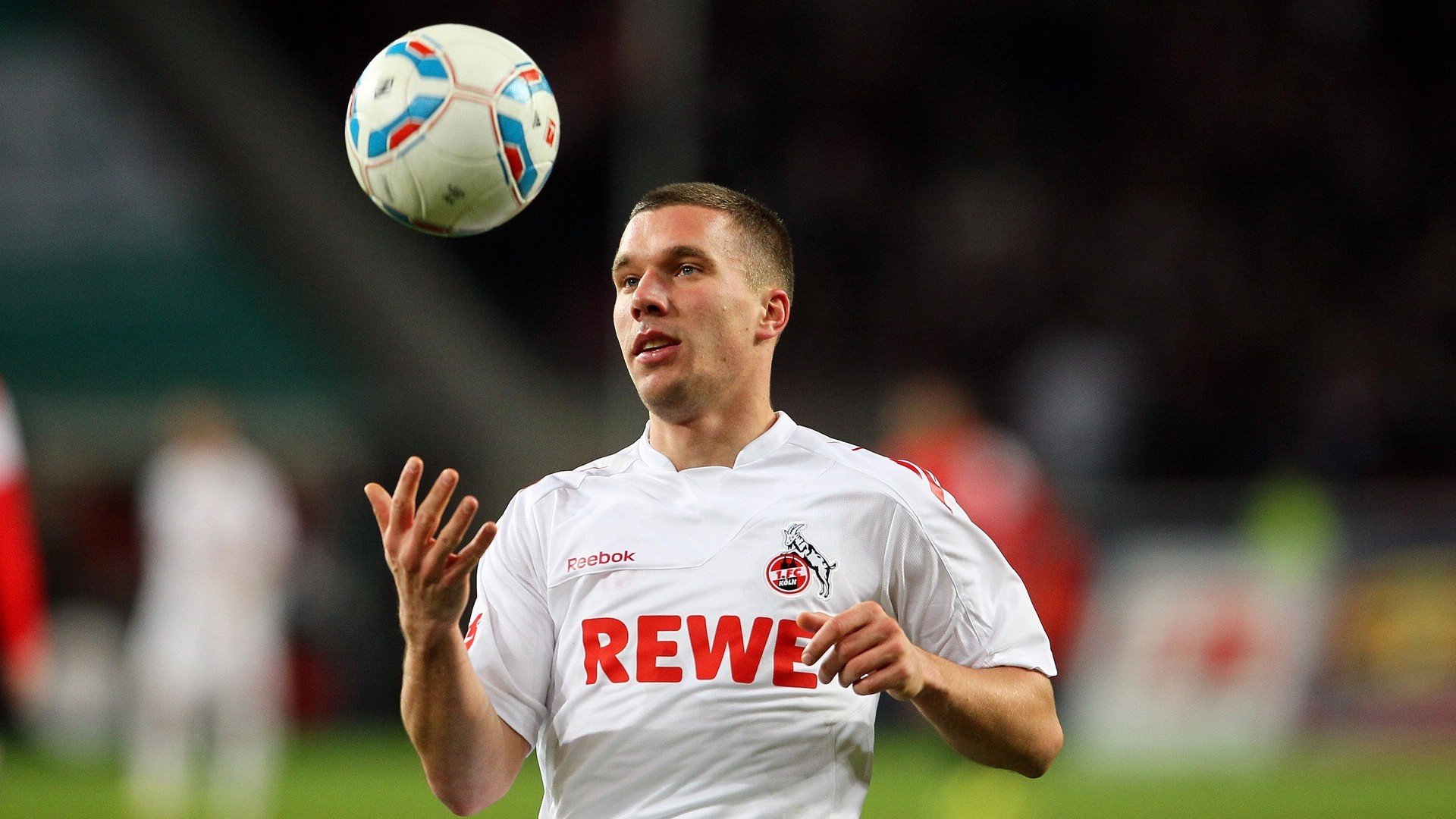 用滚烫的谦逊为神性加冕，伊布于无声处听惊雷